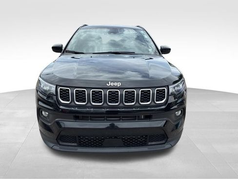 Used 2024 Jeep Compass Latitude AWD/4WD image 9