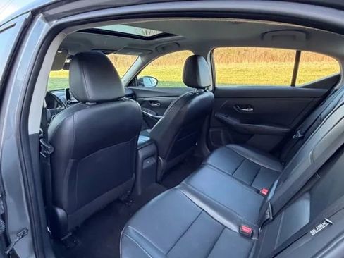 Used 2022 Nissan Sentra SR w/ SR Premium Package FWD image 16