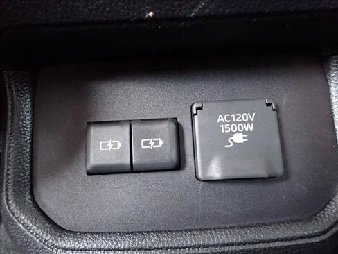 Used 2023 Toyota Highlander Limited AWD/4WD image 12