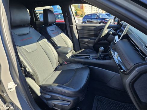 Used 2024 Jeep Compass Trailhawk image 16