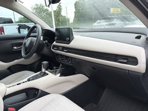 Used 2023 Honda HR-V LX image 18