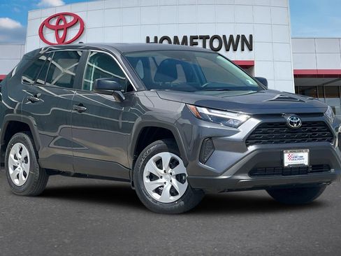 Used 2025 Toyota RAV4 LE AWD/4WD image 2