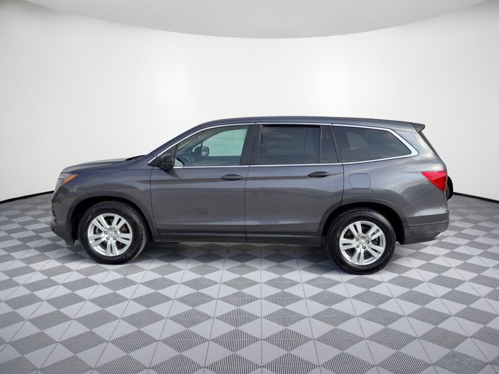 Used 2016 Honda Pilot LX image 2