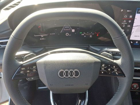 New 2025 Audi SQ5 Prestige image 16