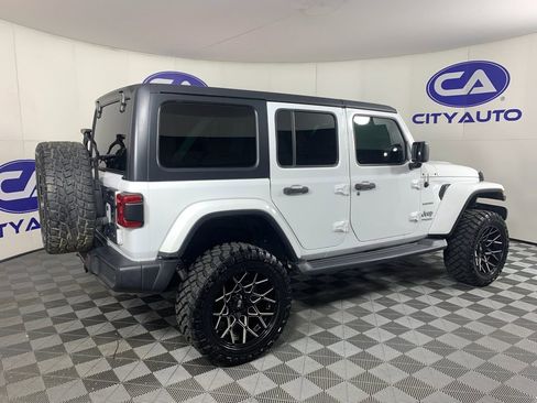 Used 2018 Jeep Wrangler Unlimited Sahara image 3