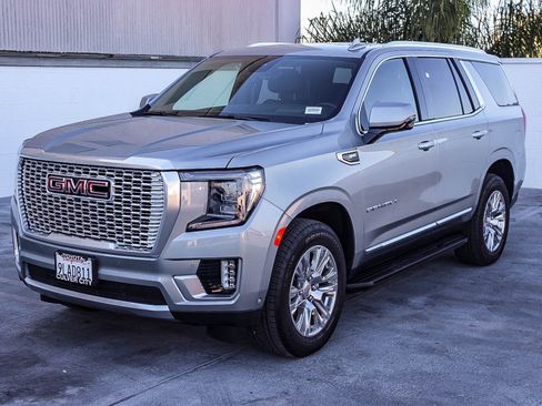 Used 2024 GMC Yukon Denali w/ Advanced Technology Package AWD/4WD image 3