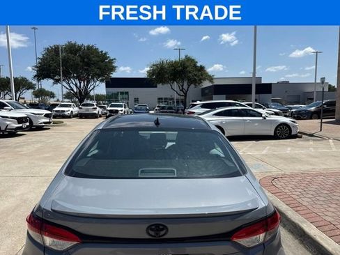 Used 2022 Toyota Corolla SE FWD image 3