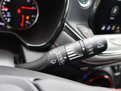 Certified 2025 Chevrolet Blazer RS w/ Driver Confidence II Package image 23