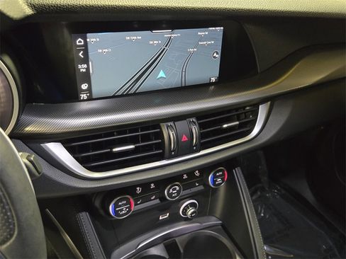 Used 2023 Alfa Romeo Stelvio Veloce image 20
