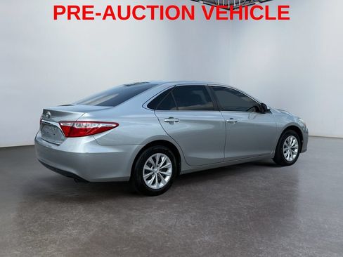 Used 2015 Toyota Camry LE FWD image 3