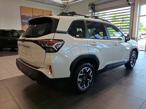 Certified 2025 Subaru Forester Premium AWD/4WD image 6