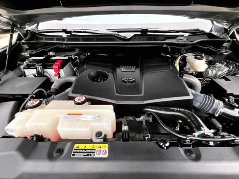 Used 2023 Toyota Tundra Platinum image 31