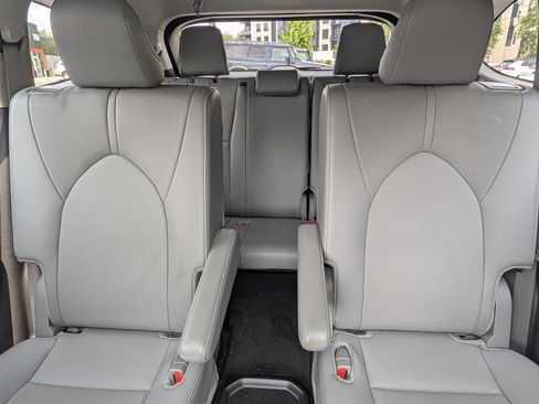 Used 2024 Toyota Highlander Limited AWD/4WD image 13