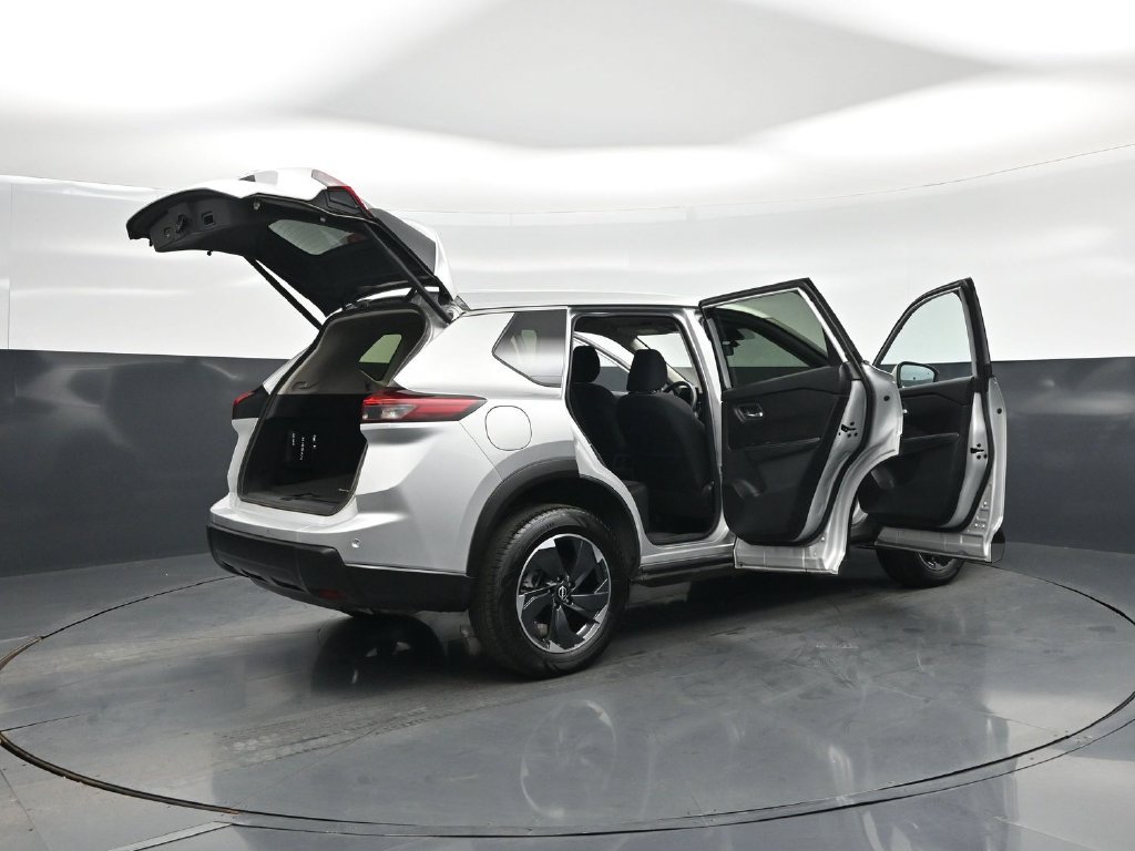 Used 2024 Nissan Rogue SV AWD/4WD image 5