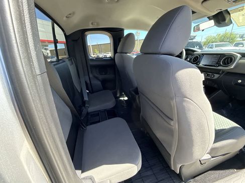 Used 2020 Toyota Tacoma SR5 w/ SR5 Appearance Package (SM) AWD/4WD image 13