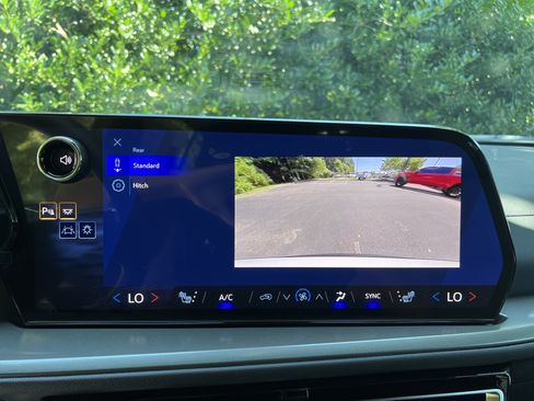 New 2026 Chevrolet Traverse LT w/ Sun and Wheel Package FWD image 27