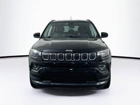 Used 2022 Jeep Compass Latitude image 2