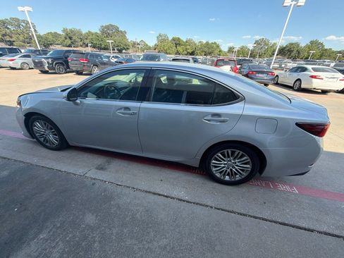 Used 2017 Lexus ES 350 w/ Premium Package FWD image 4