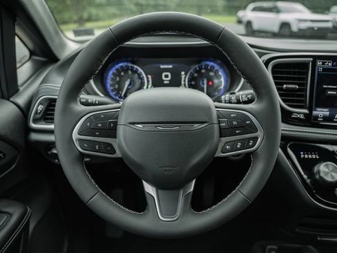 New 2027 Chrysler Pacifica Select FWD image 33