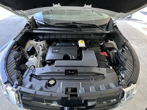 Used 2023 Nissan Pathfinder SL AWD/4WD image 29