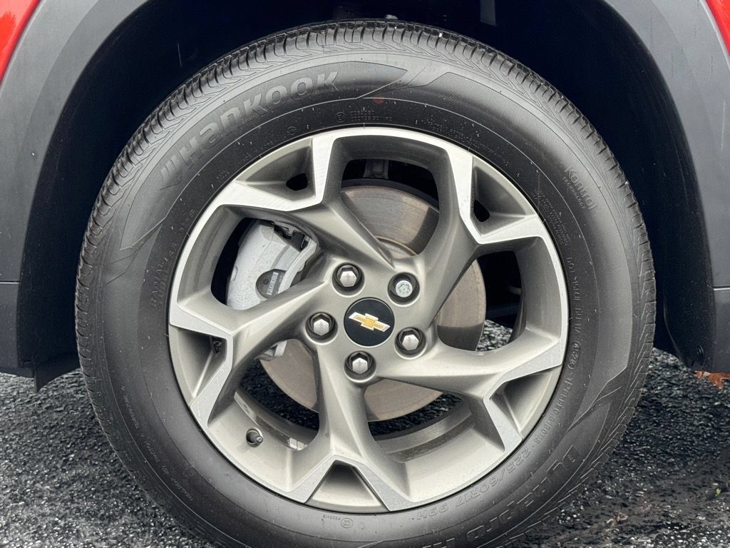 Used 2024 Chevrolet Trax LT FWD image 9