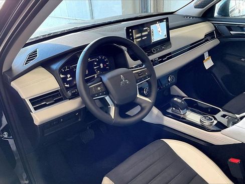 New 2026 Mitsubishi Outlander SE image 6