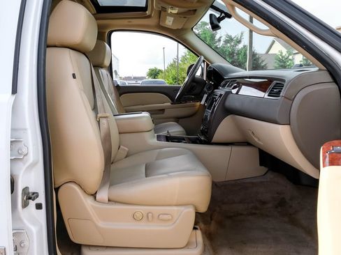 Used 2011 Chevrolet Tahoe LTZ RWD image 31