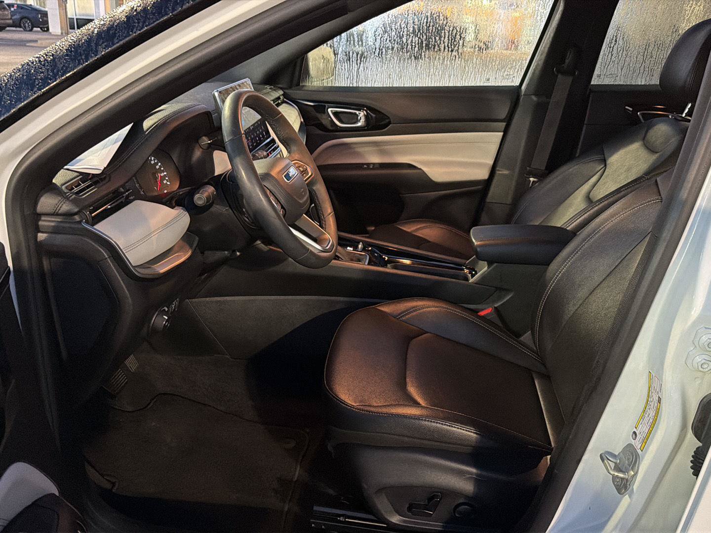Used 2025 Jeep Compass Limited AWD/4WD image 10