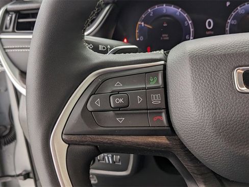Used 2025 Jeep Grand Cherokee L Limited image 32