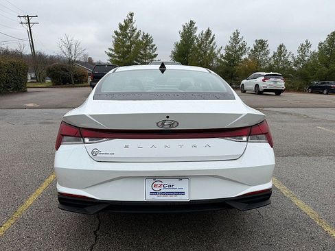 Used 2022 Hyundai Elantra SE image 7