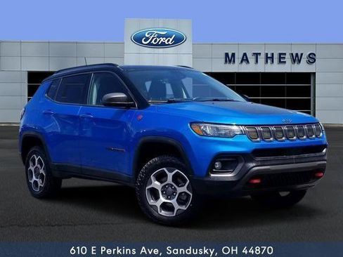 Used 2022 Jeep Compass Trailhawk w/ Trailhawk Convenience Group AWD/4WD image 1
