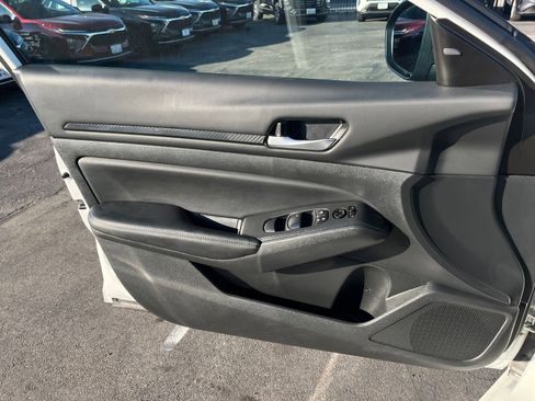 Used 2025 Nissan Altima 2.5 SV image 20