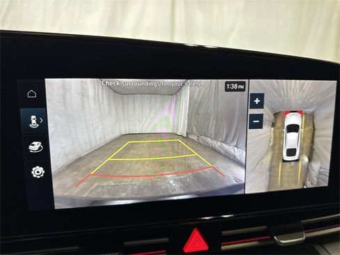 Used 2024 Hyundai Elantra Limited image 19