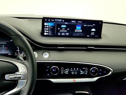 Used 2025 Genesis GV70 2.5T w/ Select Package image 18