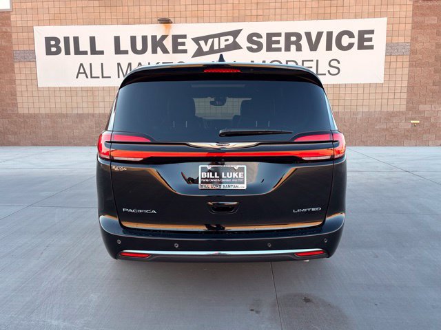 Used 2026 Chrysler Pacifica Limited FWD image 7