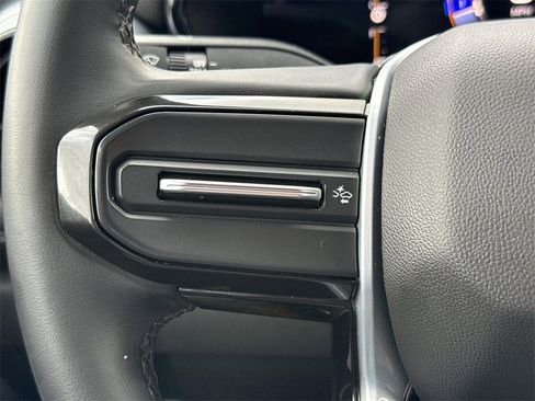 Used 2023 Chevrolet Colorado LT image 33