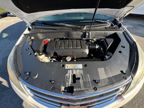 Used 2017 Chevrolet Traverse LT w/ Style and Technology Package image 15