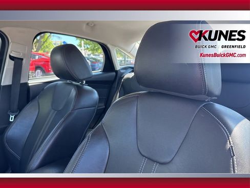 Used 2013 Ford Focus SE FWD image 19