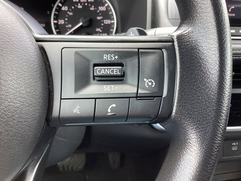 Used 2024 Nissan Rogue S FWD image 18