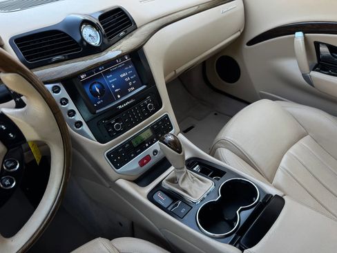 Used 2010 Maserati GranTurismo Coupe RWD image 32