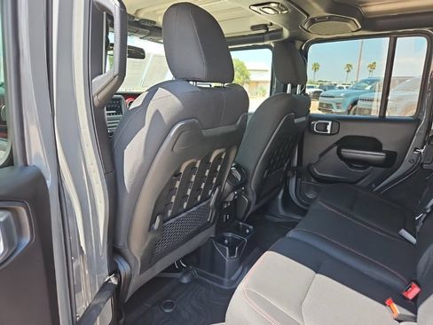 Used 2021 Jeep Wrangler Unlimited Rubicon AWD/4WD image 16