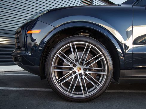 Certified 2023 Porsche Cayenne Platinum Edition AWD/4WD image 7