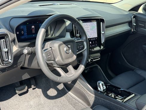 Used 2026 Volvo XC40 B5 Plus w/ Climate Package AWD/4WD image 4
