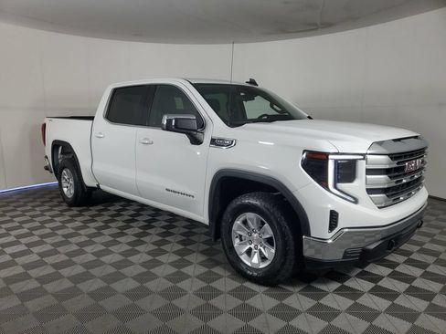 Used 2023 GMC Sierra 1500 SLE AWD/4WD image 2