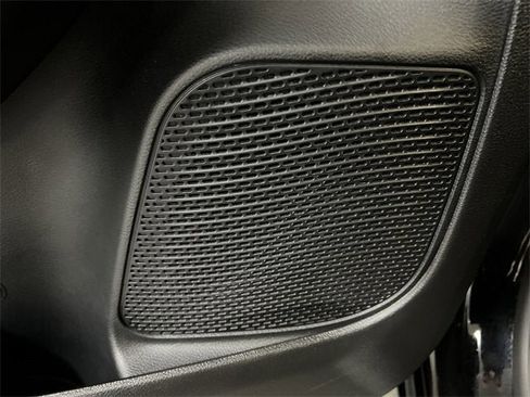 Used 2025 Chrysler Pacifica Limited w/ Trailer Tow Group image 25