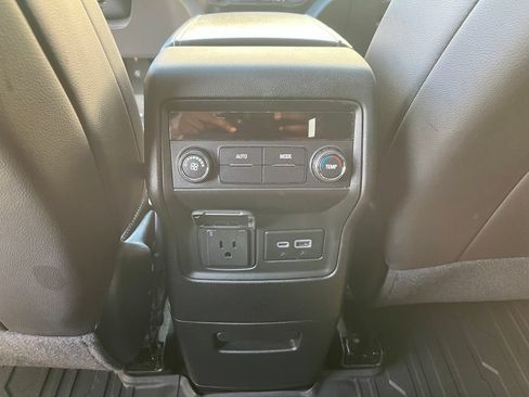 Certified 2023 GMC Acadia SLT w/ Elevation Edition AWD/4WD image 28
