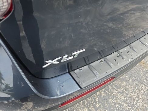 Used 2023 Ford Explorer XLT image 5