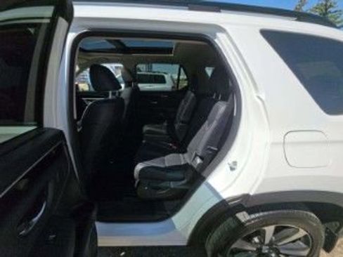 Used 2023 Honda Pilot Touring image 8