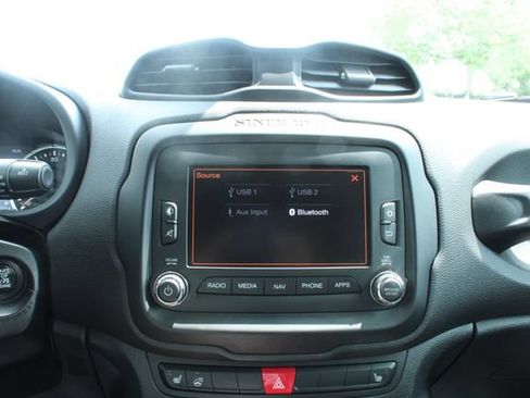 Used 2017 Jeep Renegade Trailhawk w/ Premium Trailhawk Package AWD/4WD image 20