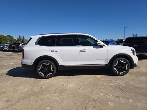 New 2025 Kia Telluride S image 9
